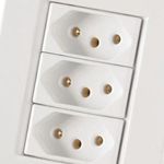 TOMADA-TRAMONTINA-TRIPLA-10A-250V-2-POLOS-E-1-TOMADA-LIZ-57170-076