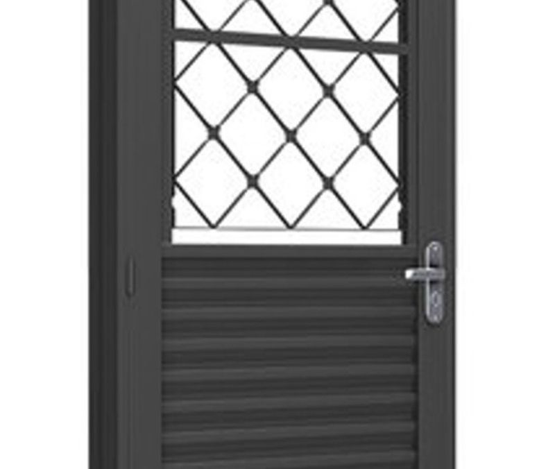 PORTA-DE-FERRO-MACHADO-MISTA-GRADE-XADREZ-COM-POSTIGIO-50942-85X215X6-ESQUERDA