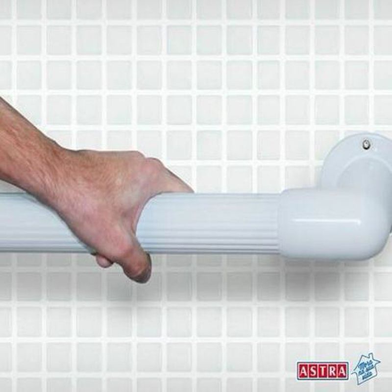 BARRA-DE-APOIO-PARA-BANHEIRO-RETA-ASTRA-PLASTICO-60CM