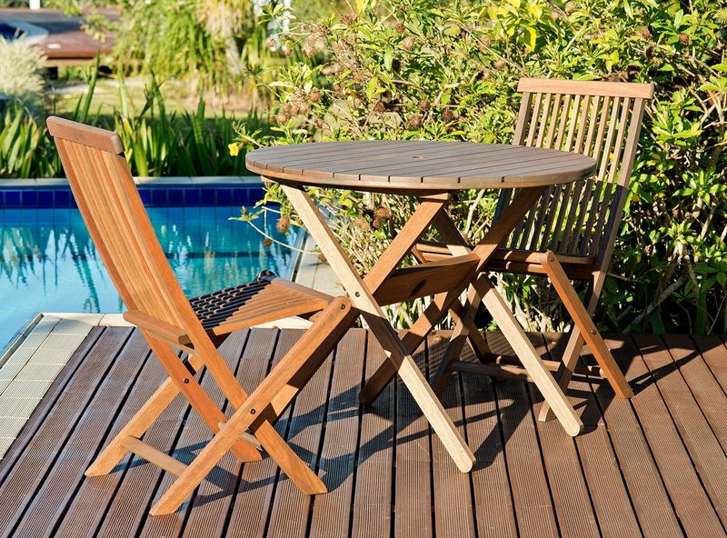 MESA-DE-MADEIRA-BUTZKE-DOBRAVEL-IPANEMA-EUCALIPTO-STAIN-NOGUEIRA