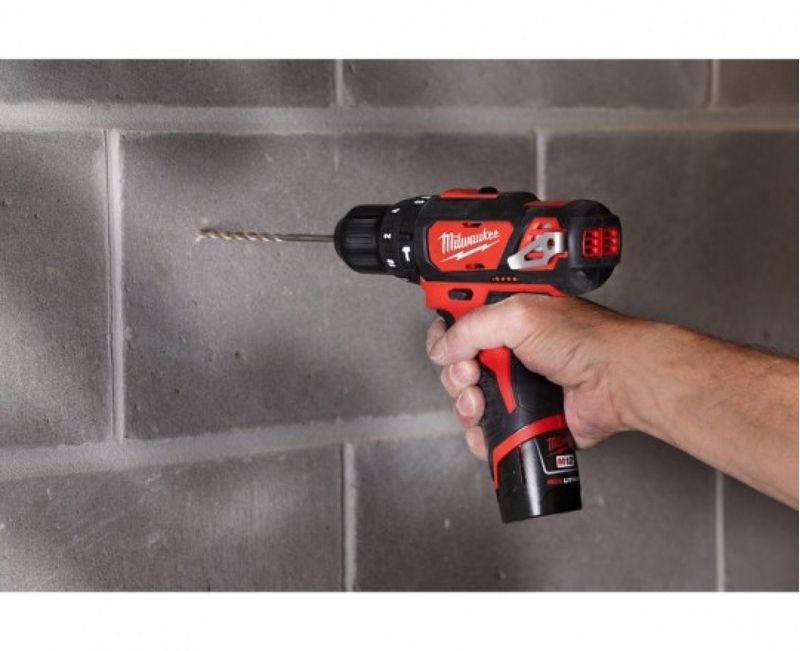 PARAFUSADEIRA-E-FURADEIRA-DE-IMPACTO-MILWAUKEE-2408-259-3-8-12V
