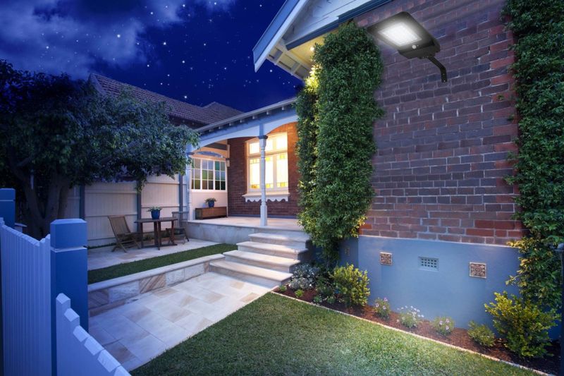 LUMINARIA-INTEGRADA-SOLAR-400LM-6500K-ABS-ECOFORCE-18474-PRETO