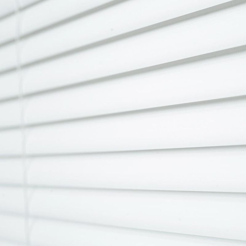 PERSIANA-OFF-HORIZONTAL-EVOLUX-PVC-25MM-140X130-BRANCO