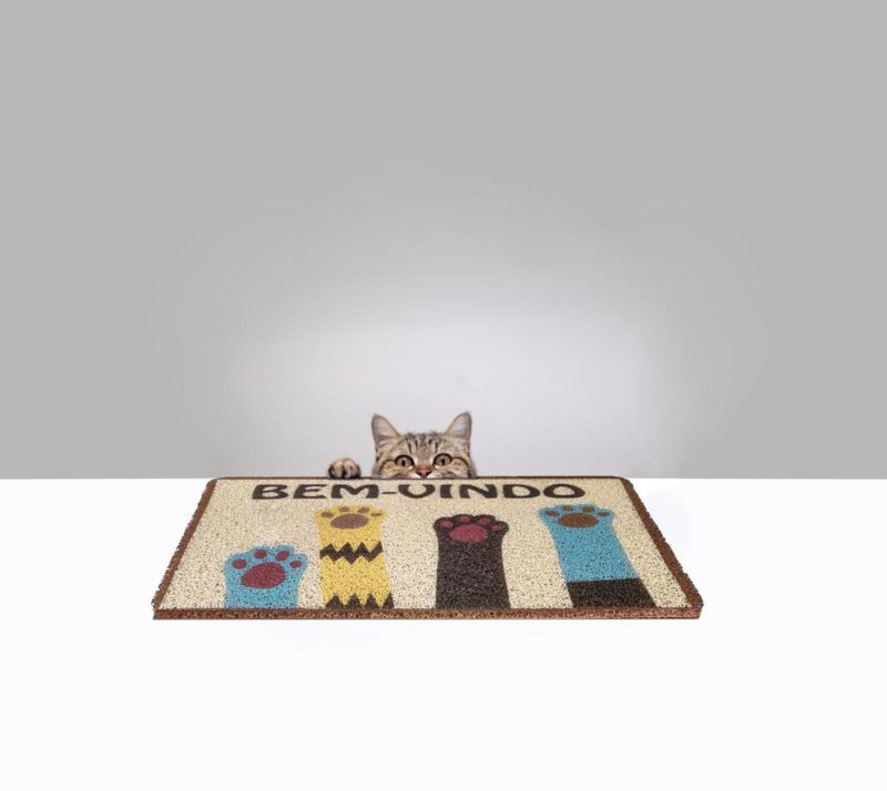 TAPETE-PVC-NEOLAR-CAPACHO-PATINHAS-BEGE-40X60CM
