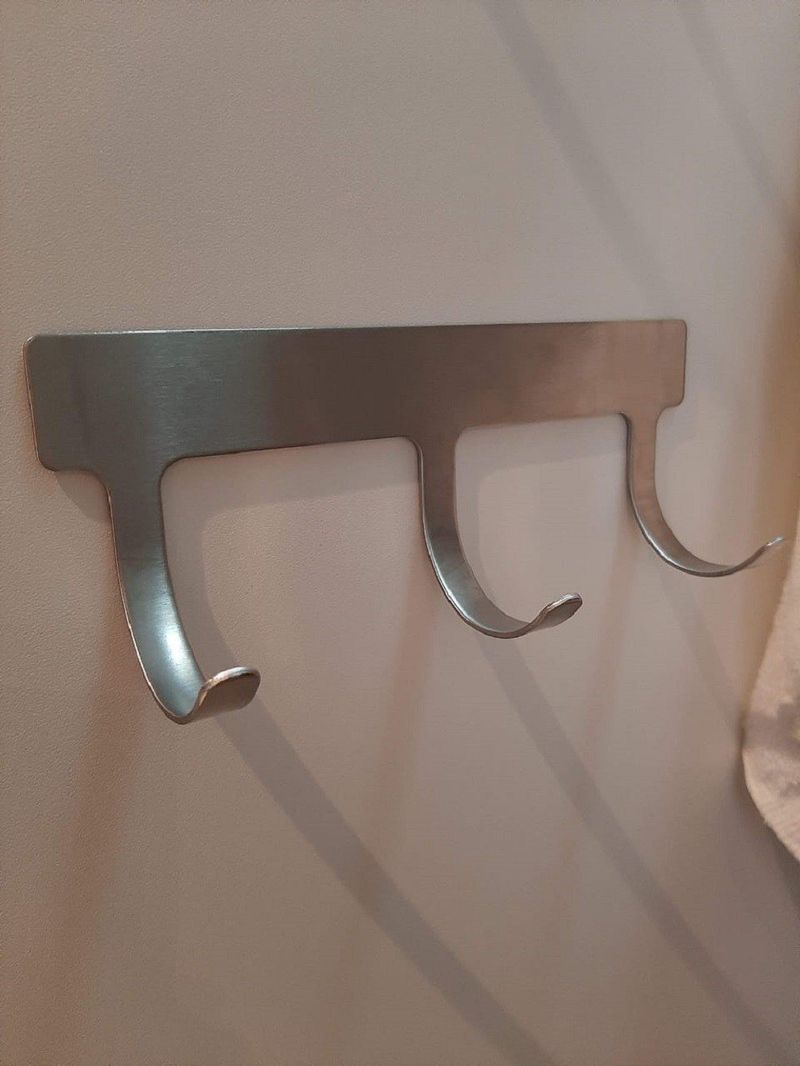 PENDURADOR-DS-ARTEFATOS-DS13009IN-3-GANCHOS-ACO-INOX-FIXACAO-COM-FITA-DUPLA-FACE-6X43X15-ESCOVADO