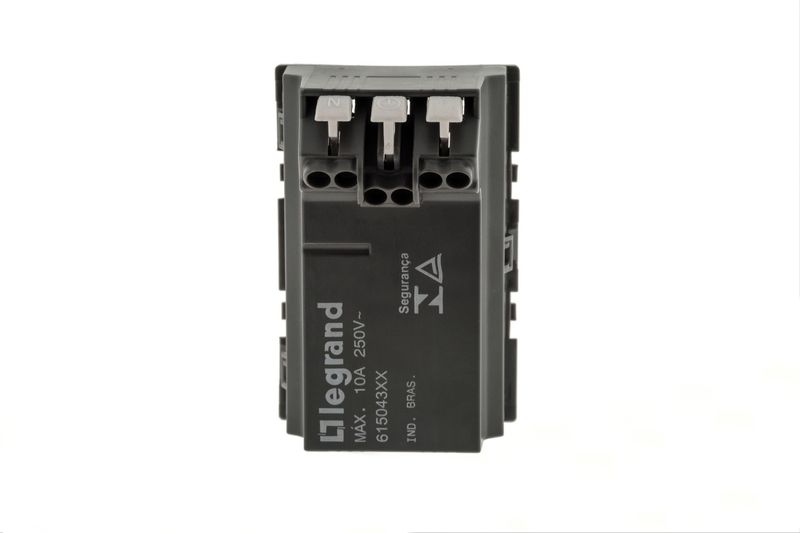 MODULO-TOMADA-TRIPLEX-2P-T-PIAL-PLUS--LEGRAND-615043BC-10A-250V-B.-AUTOMATICO-BRANCO