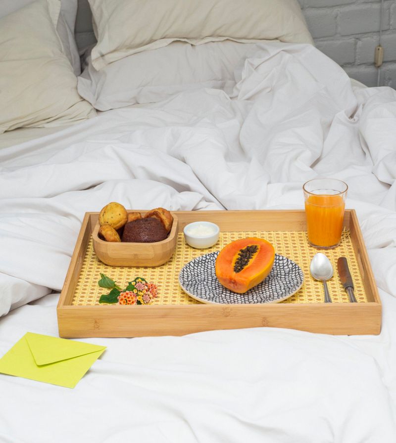 BANDEJA-DE-BAMBU-OIKOS-COM-PALHA-RETANGULAR-48CM