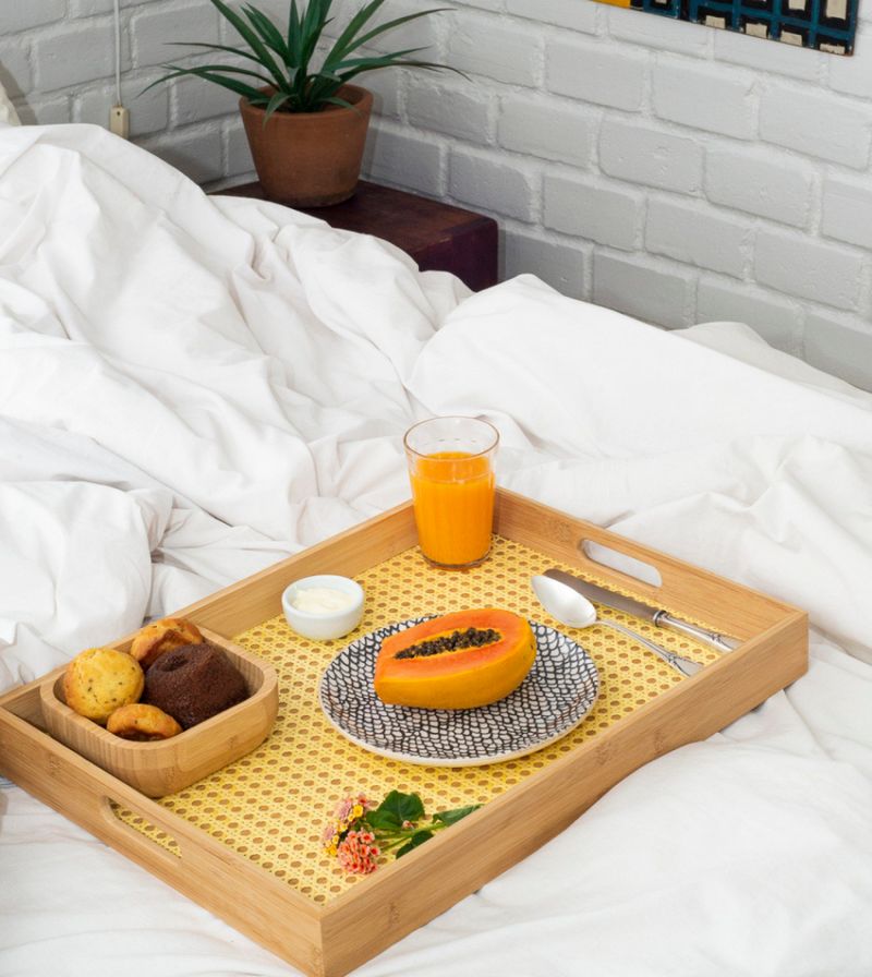 BANDEJA-DE-BAMBU-OIKOS-COM-PALHA-RETANGULAR-48CM