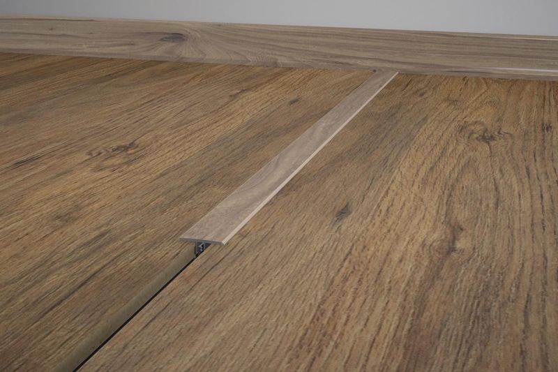 Perfil-T-Junta-de-Dilatacao-Para-Piso-Laminado-Eucafloor-Tecno-Cor-7-65cm-180m