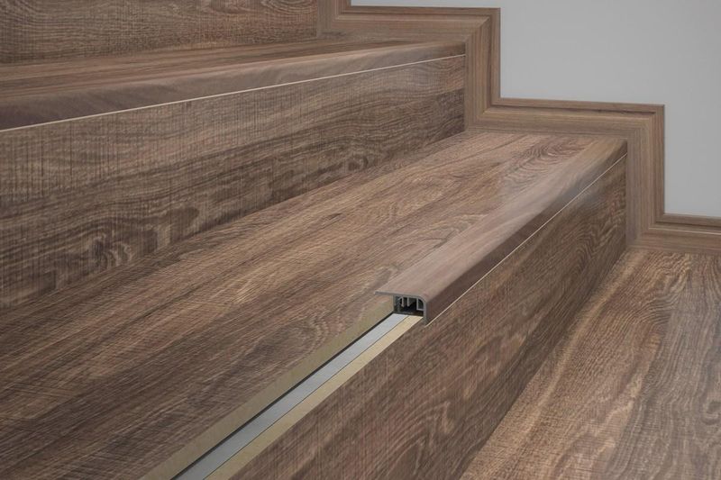 Perfil Frontal Escada Para Piso Laminado Eucafloor Tecno Cor 9 2,1M