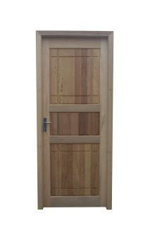PORTA-DE-MADEIRA-CEDRINHO-RAJADO-BH-1030-FRIZADA-3-ALMOFADA-85X213X8-DIREITA