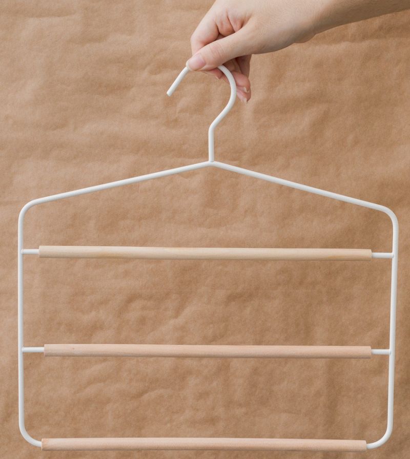 CABIDE-PARA-GUARDA-ROUPA-OIKOS-FERREIRO-TRIPLO-BRANCO