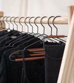 CABIDE-PARA-GUARDA-ROUPA-OIKOS-FERREIRO-PARA-LENCOL-PRETO