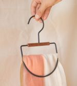 CABIDE-PARA-GUARDA-ROUPA-OIKOS-FERREIRO-PARA-LENCOL-PRETO