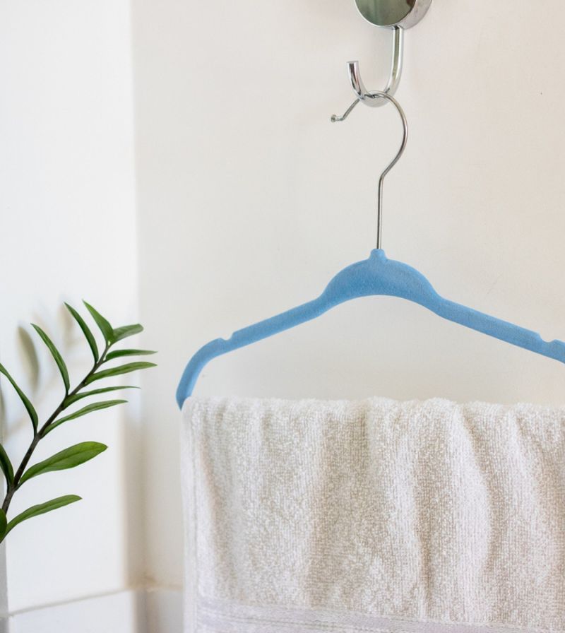 CABIDE-PARA-GUARDA-ROUPA-OIKOS-INFATIS-DE-VELUDO-TOQZINHO-AZUL-KIT-COM-10-UNIDADES