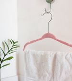CABIDE-PARA-GUARDA-ROUPA-OIKOS-INFATIS-DE-VELUDO-TOQZINHO-ROSA-KIT-COM-10-UNIDADES