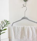 CABIDE-PARA-GUARDA-ROUPA-OIKOS-INFATIS-DE-VELUDO-TOQZINHO-CINZA-KIT-COM-10-UNIDADES