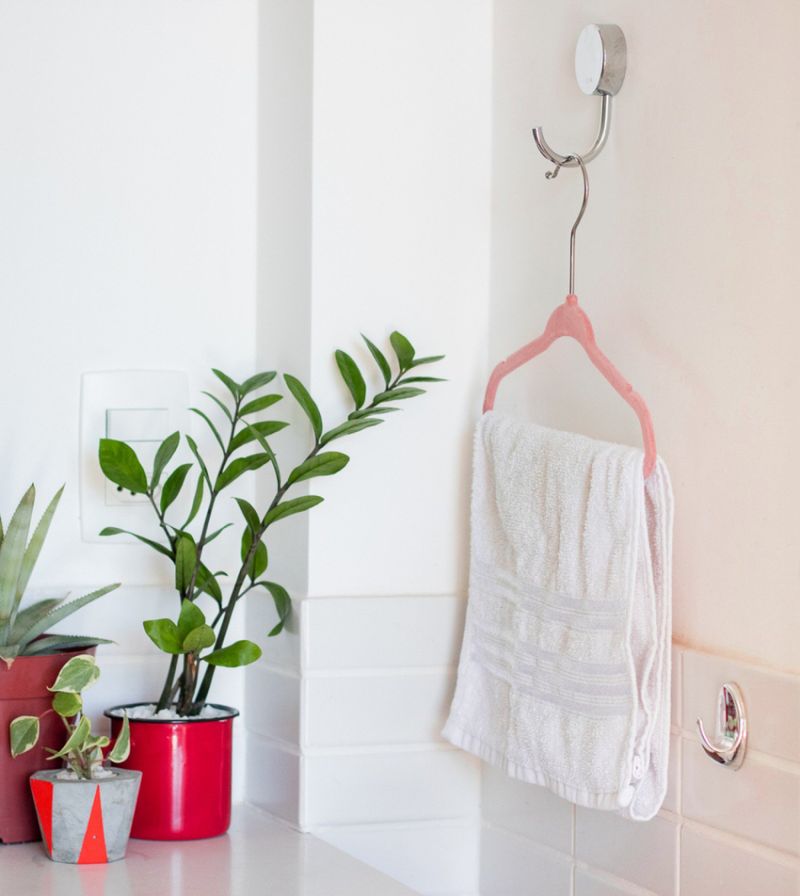 CABIDE-PARA-GUARDA-ROUPA-OIKOS-INFATIS-DE-VELUDO-TOQZINHO-ROSA-KIT-COM-10-UNIDADES