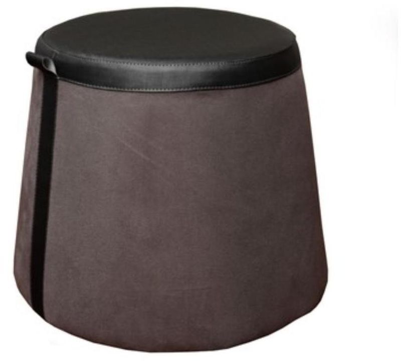 Puff-Redondo-Inclinado-RD-Corpo-Cinza-Com-Assento-e-Faixa-Lateral-Preto-Factor-Com-Pezinho-Preto