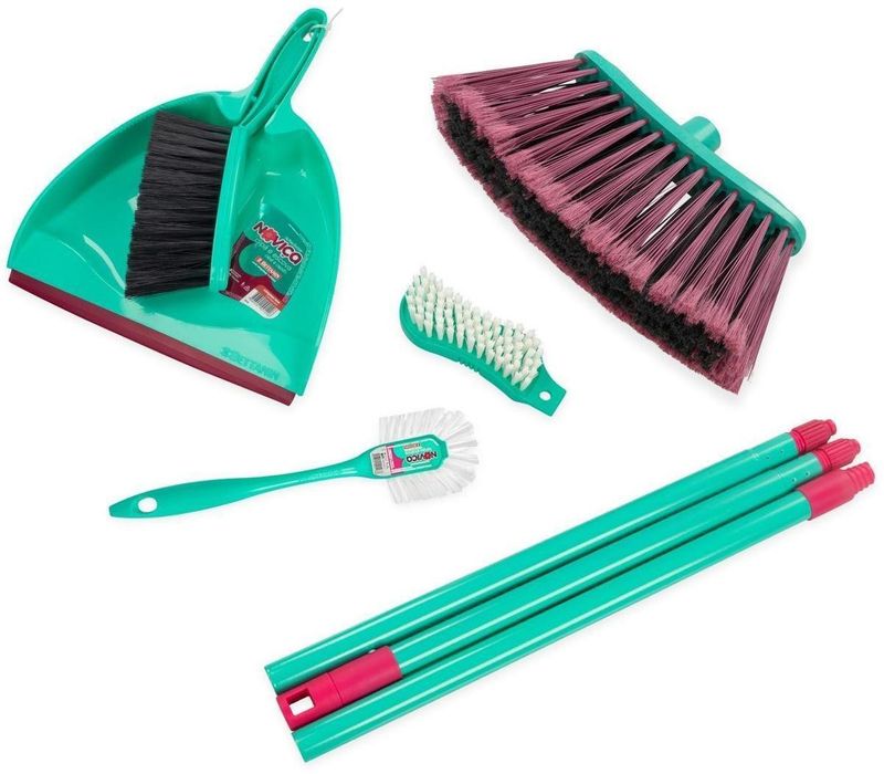Conjunto-de-Limpeza-Para-Casa-Novica-Bettanin-com-5-Pecas---1-Vassoura-com-Cabo-1-Pa-com-Escova-e-2-Escovas-de-Limpeza